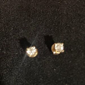 0.5 ct wt Diamond earrings  set in 14k solid gold